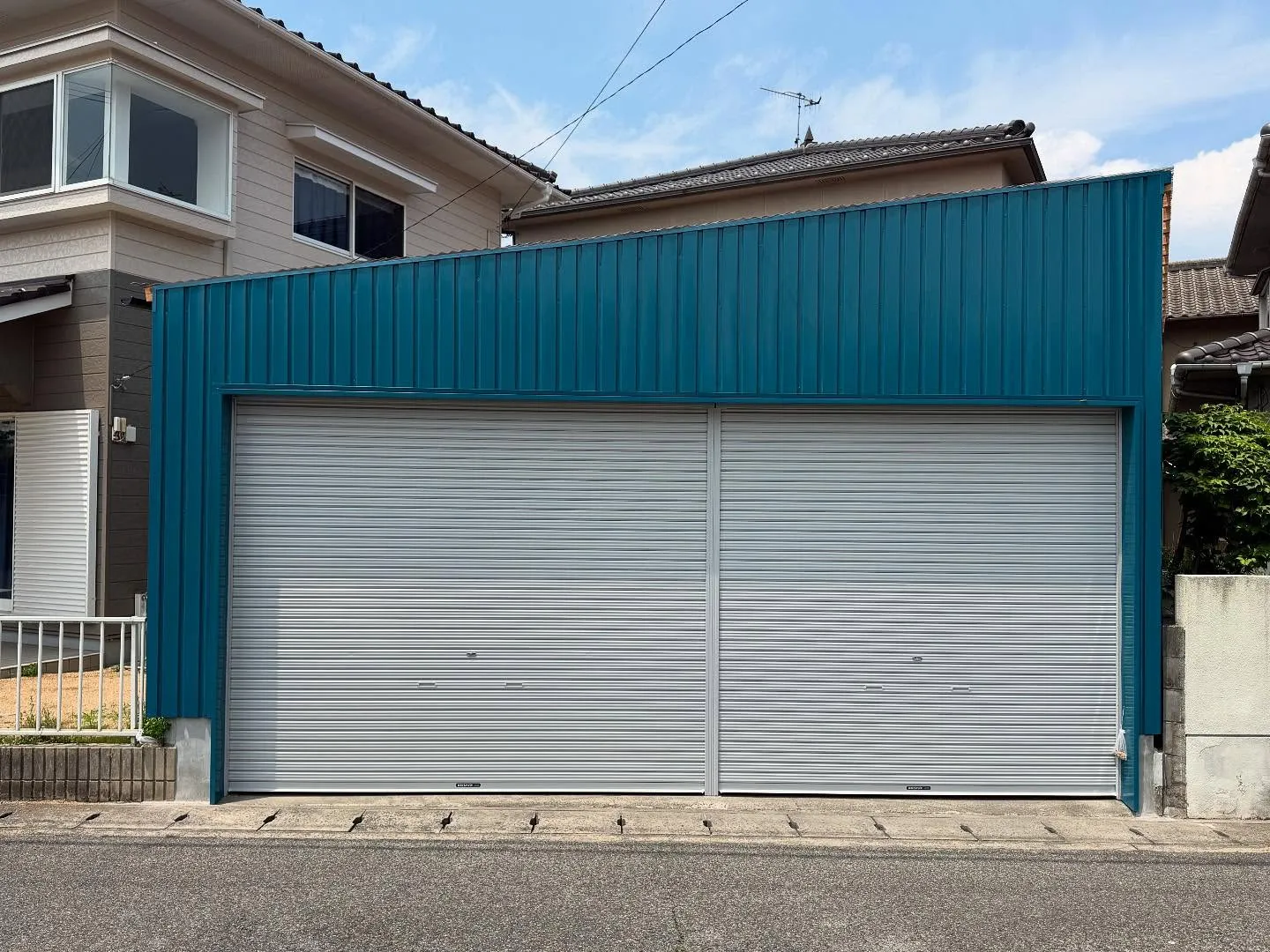 お客様の土地に合わせてガレージを施工しました。