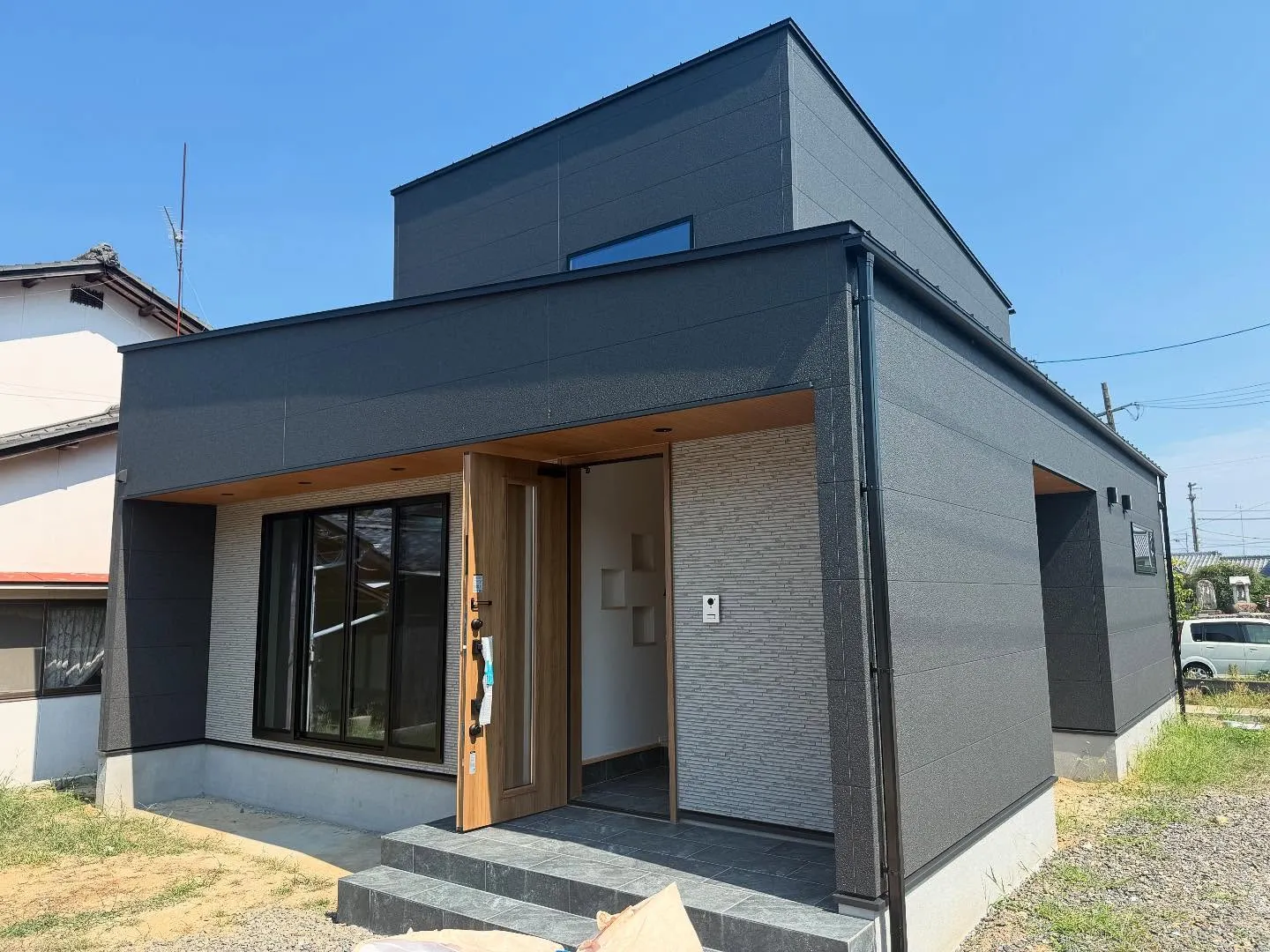 理想の住まいへ！！新築おめでとうございます。
